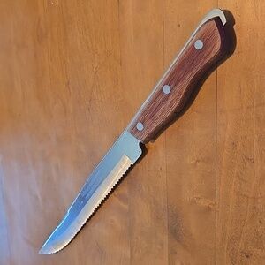 Maxam Serrated Carving Knife